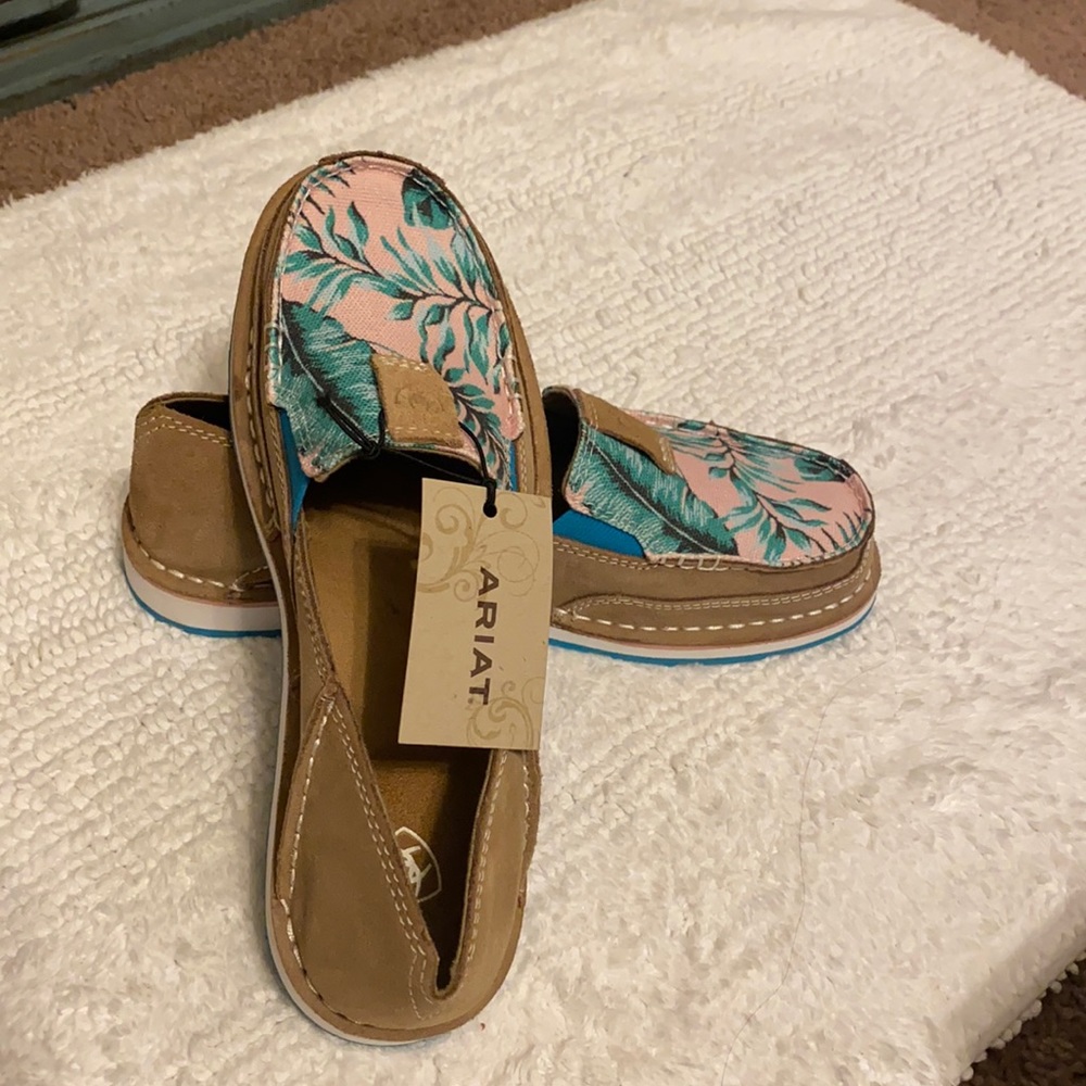 Ariat Cruiser size 7